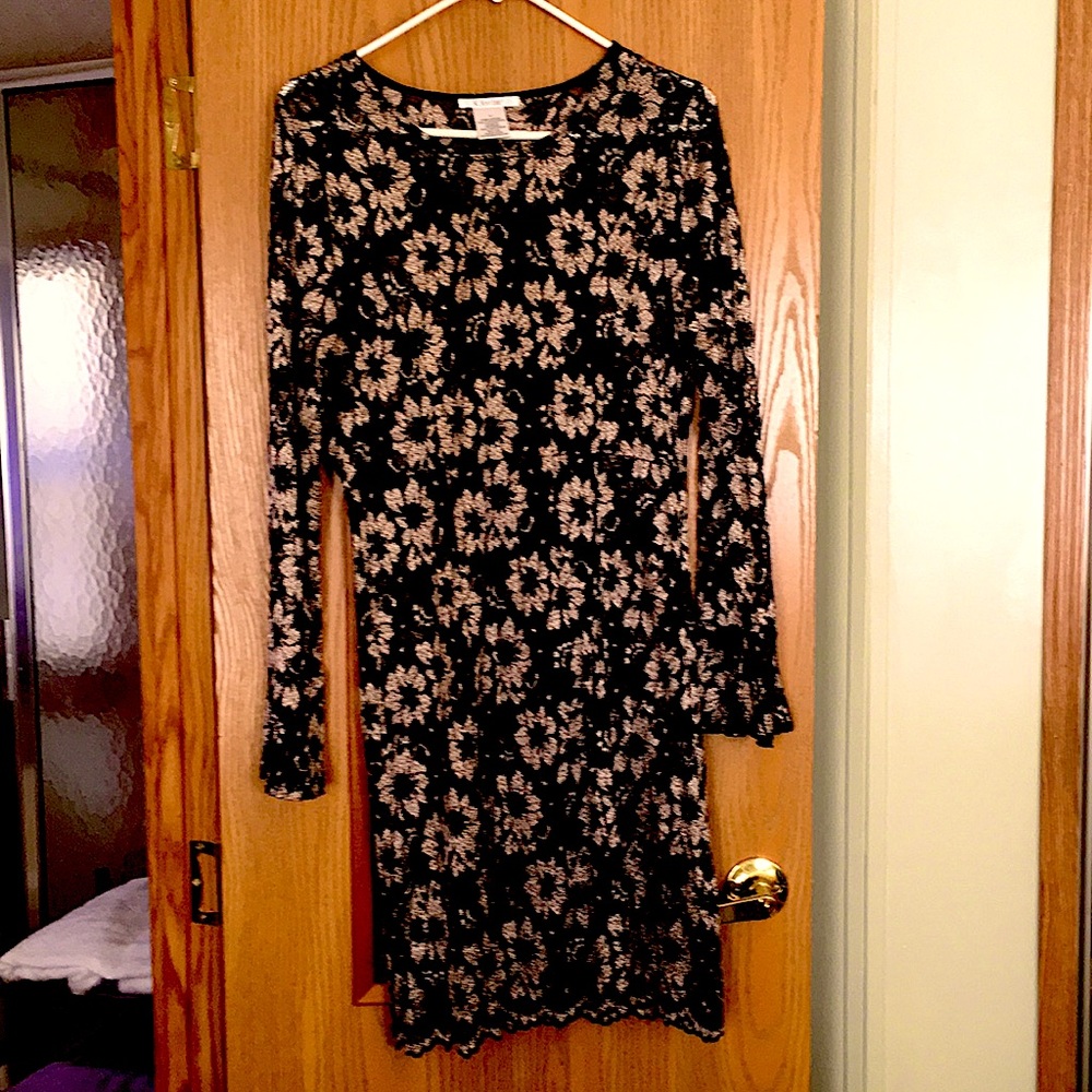 Black/gold lace long sleeve dress
